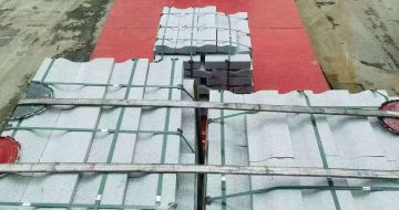 青岛 芝麻白仿形加直形路沿石出货日常