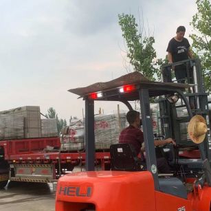 青岛 黄金麻冰裂纹，地铺石装车