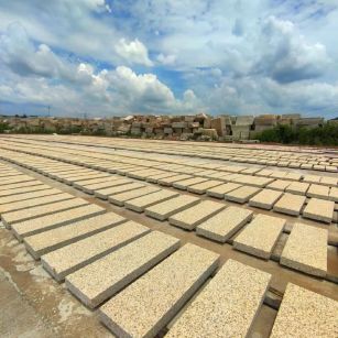 青岛 黄金麻花岗岩荔枝面地铺石防护中