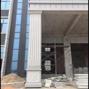 青岛 芝麻白光面花岗岩门楼大柱（罗马柱）配雕花底座