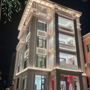 青岛 芝麻白花岗岩别墅外墙夜间效果