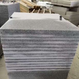 青岛 芝麻白5公分火烧地铺成品，900*400，规格可定制