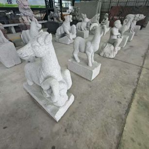 青岛 芝麻白花岗岩造型立体雕刻——十二生肖