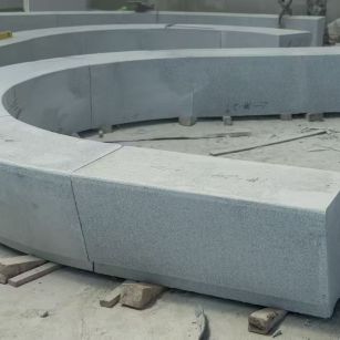 青岛 芝麻白花岗岩光面弧形坐凳