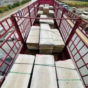 青岛 黄金麻花岗岩荔枝面，光面毛板装车完成