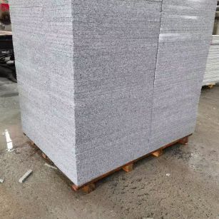 青岛 芝麻白火烧面1.8厚300*600地铺石，尺寸标准，厚薄均匀