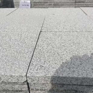 青岛 白麻花岗岩石材推荐 荔枝面地铺石