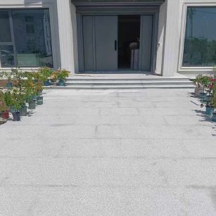 青岛 芝麻白花岗岩地铺石地面铺装