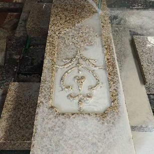 青岛 黄金麻花岗岩异形加工雕刻栏杆大柱