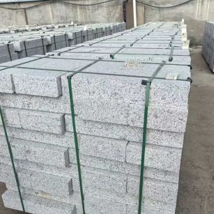 青岛 白麻花岗岩路沿石，弧形路沿石，道牙石，马路牙子，界石，路缘石，平沿石，直岩石，平缘石等