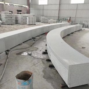 青岛芝麻白花岗岩石板材 园林光面弧形坐凳