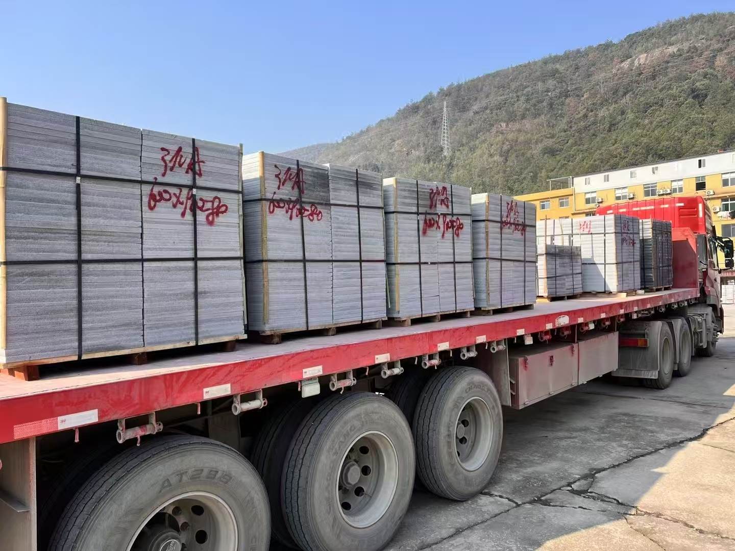 青岛 芝麻灰地铺石出货日常