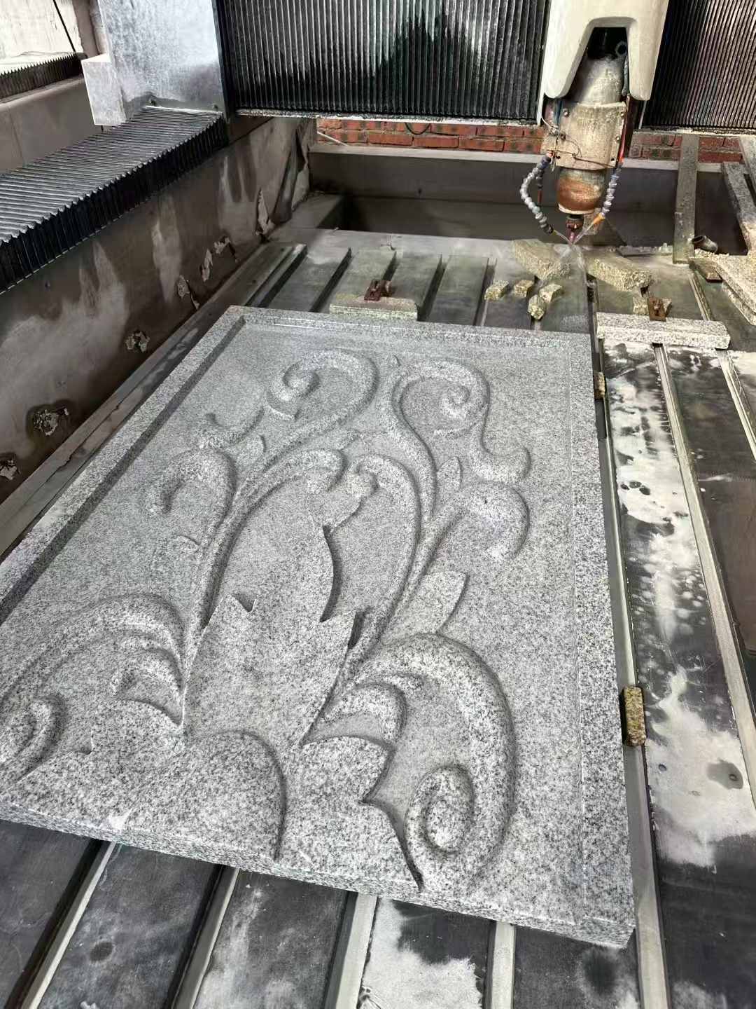 青岛 白麻别墅干挂雕花板