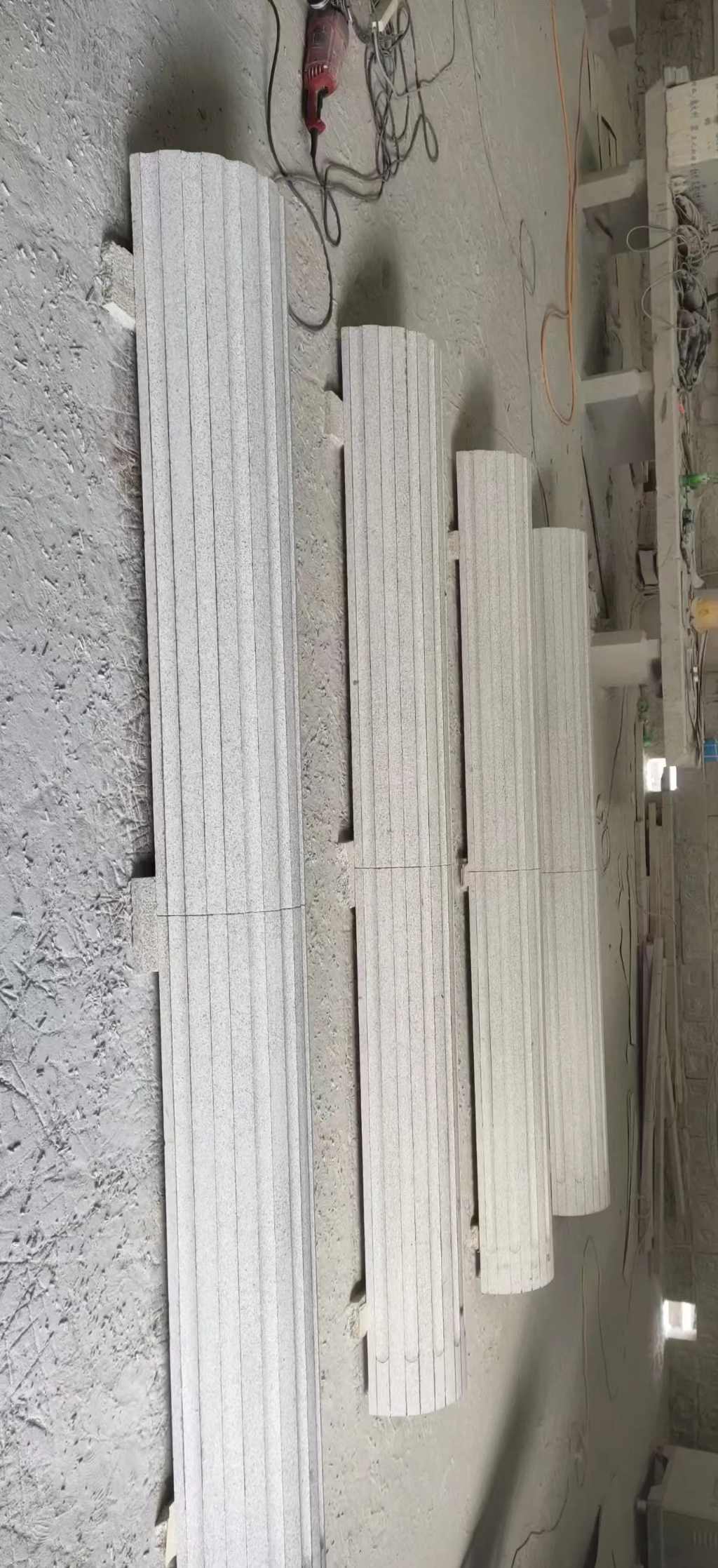 青岛 花岗岩厂家带你看白麻花岗岩门楼大柱柱皮