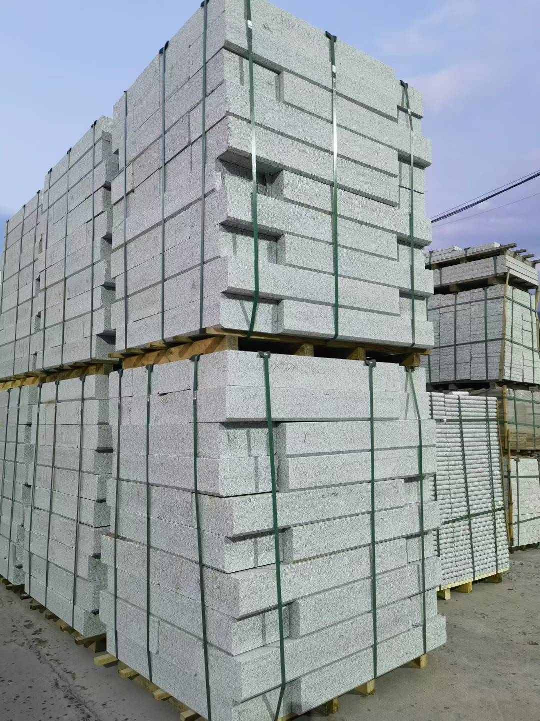 青岛 芝麻白花岗岩路沿石，路缘石，路肩石，道牙，立缘石，马路牙子，街沿石，侧石等