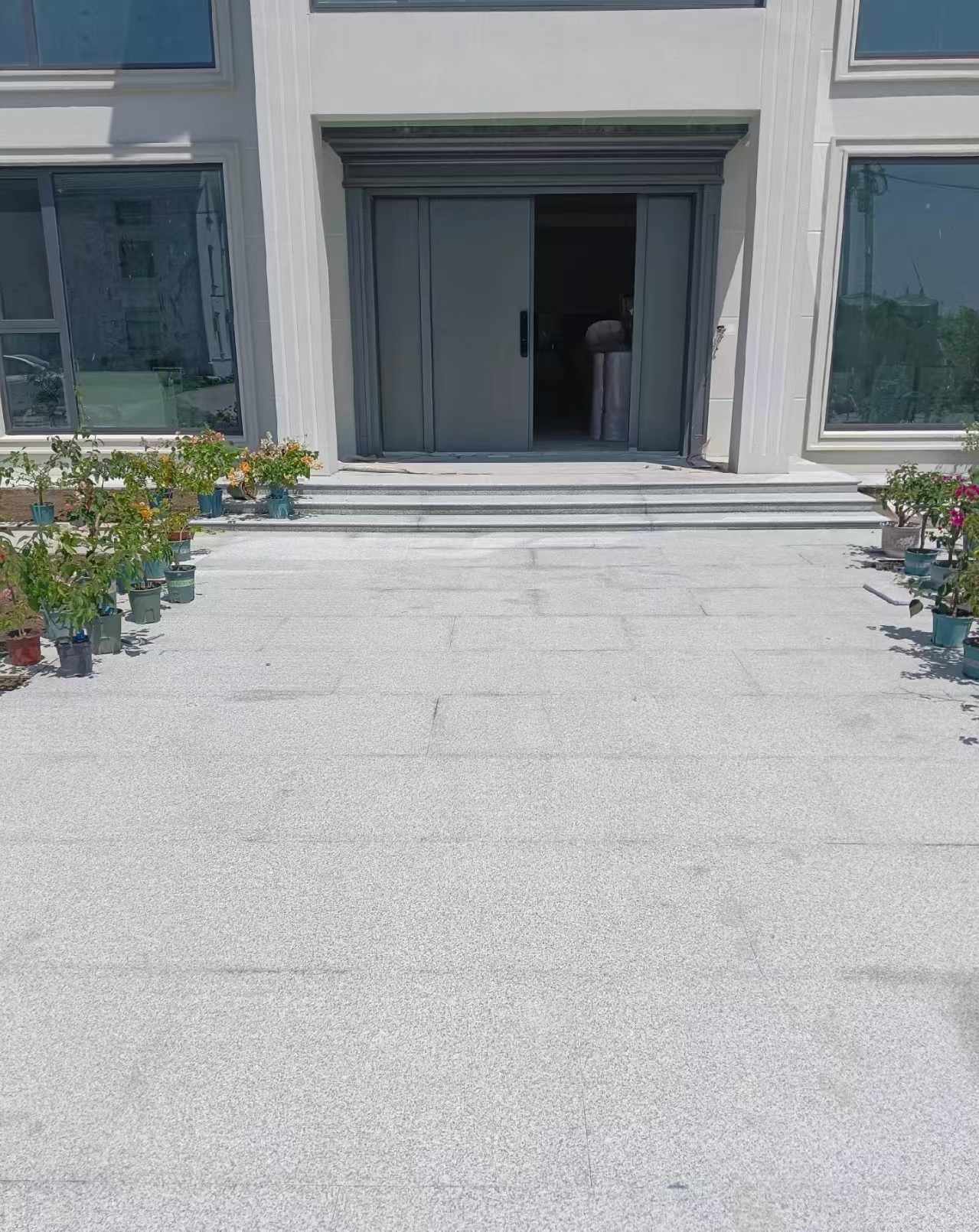 青岛 芝麻白花岗岩地铺石地面铺装