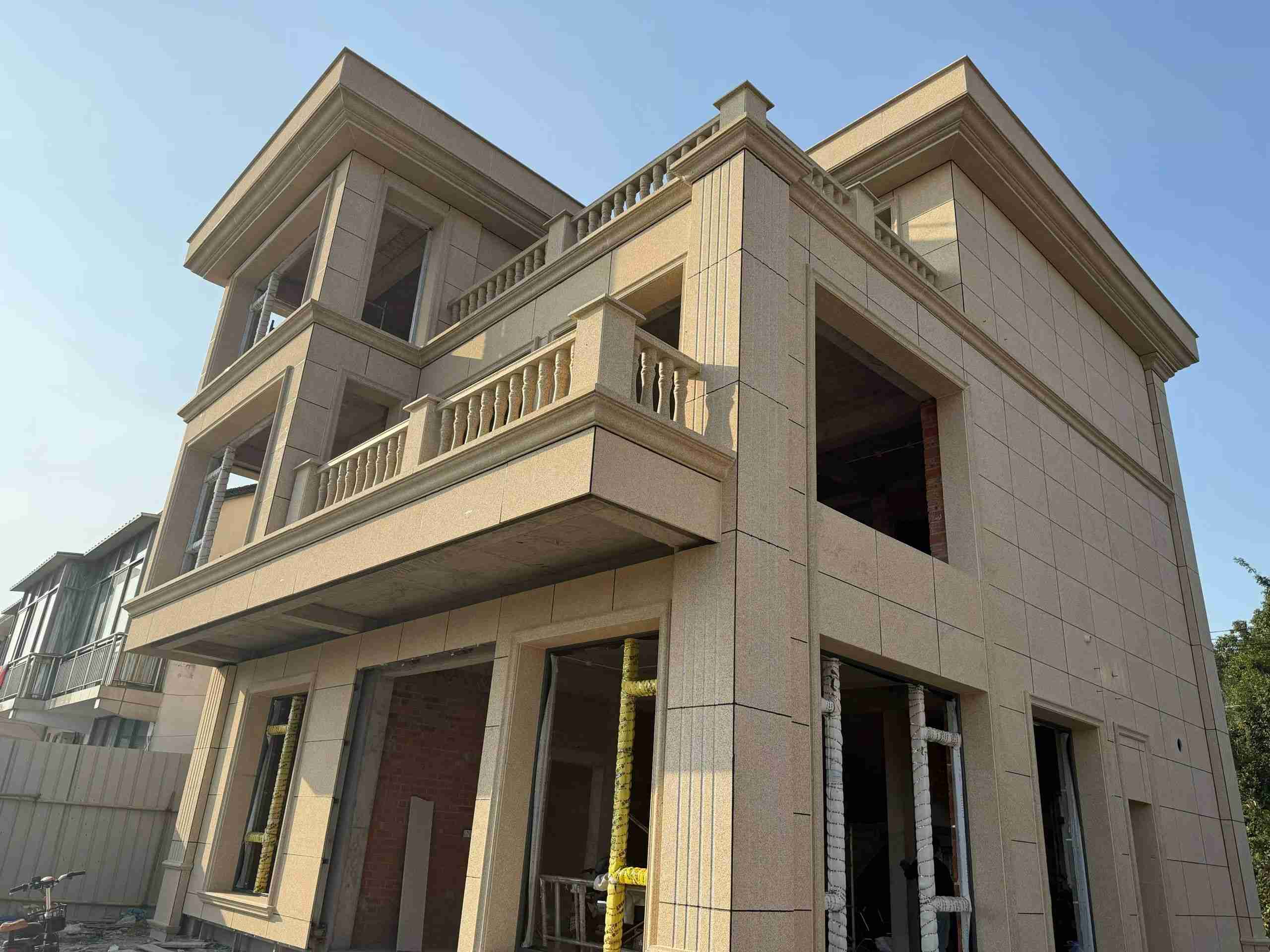 青岛 黄金麻花岗岩石材荔枝面外墙干挂效果展示