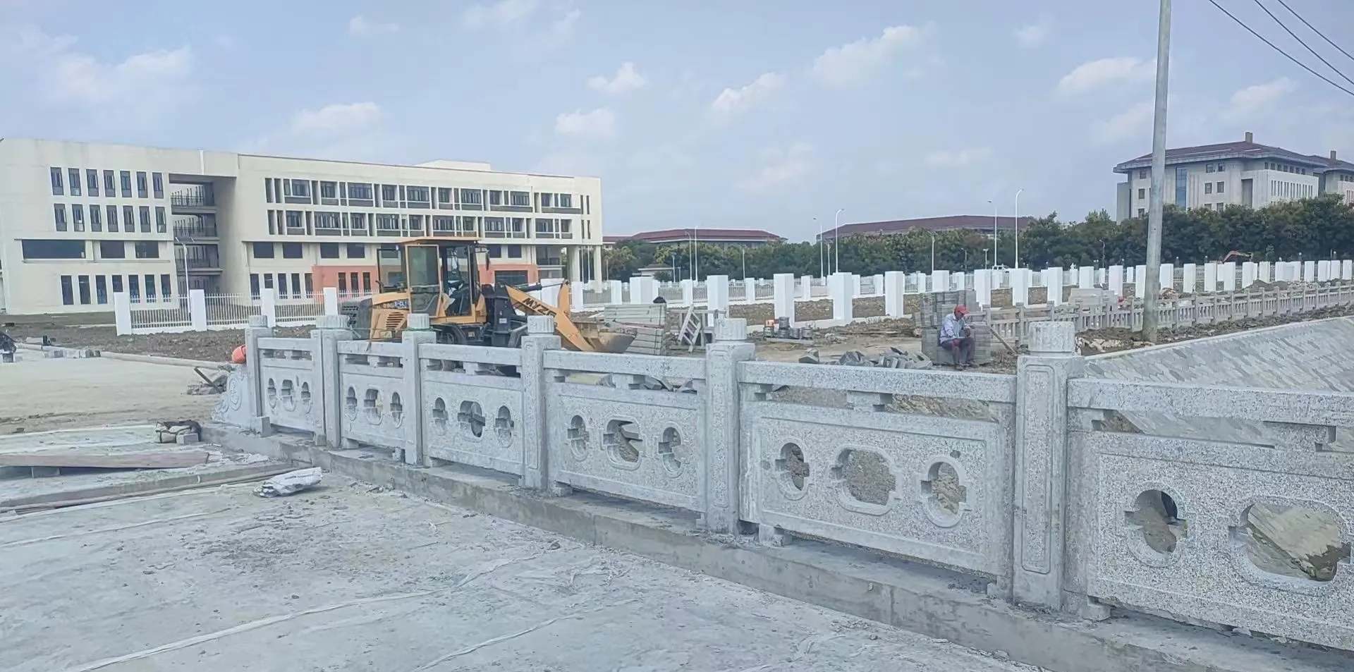 青岛 白麻花岗岩荔枝面河道栏杆