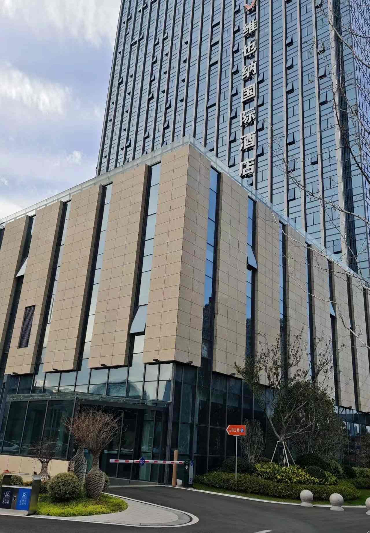 青岛 黄金麻花岗岩外墙干挂