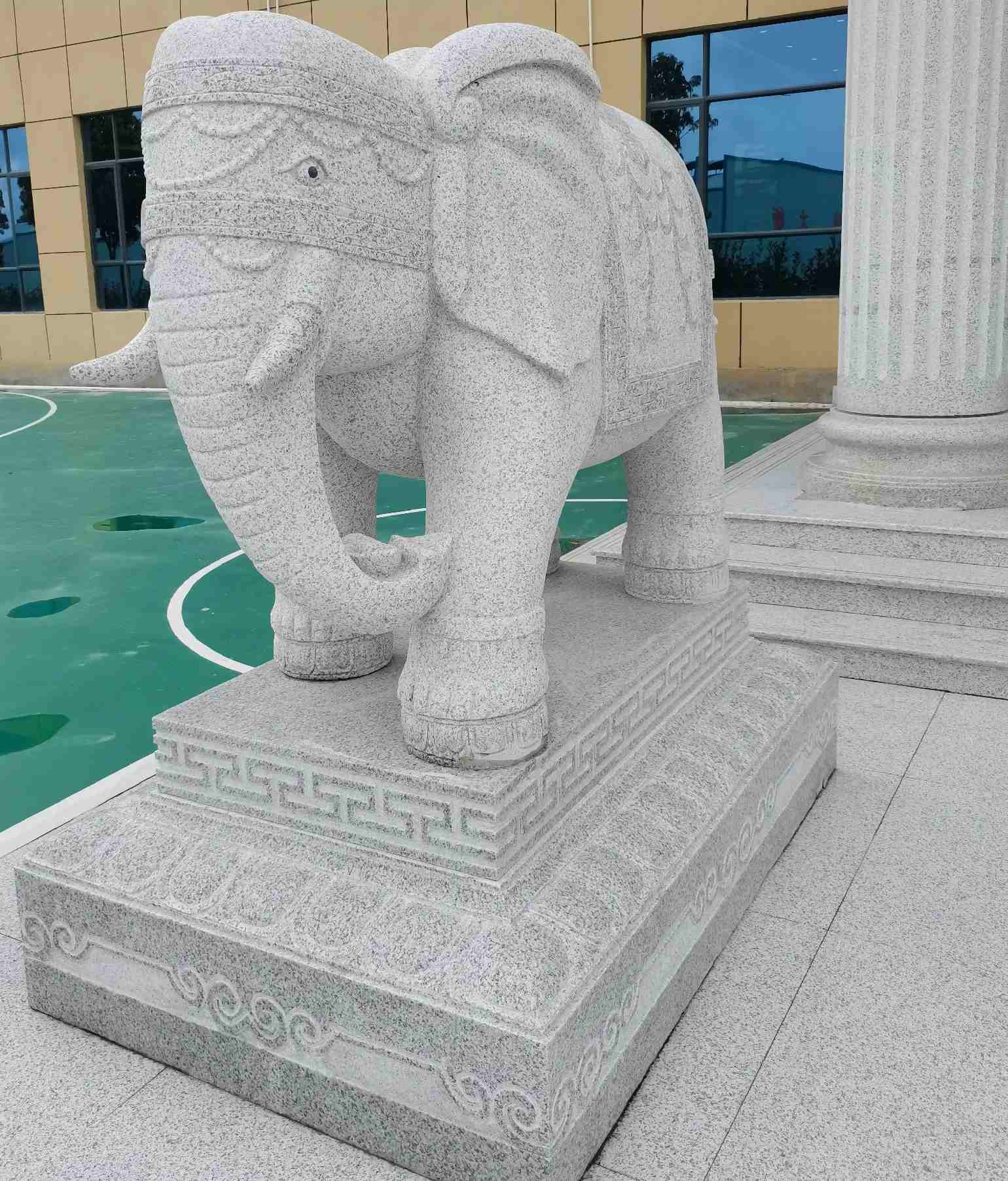 青岛 白麻花岗岩动物异形石雕-大象