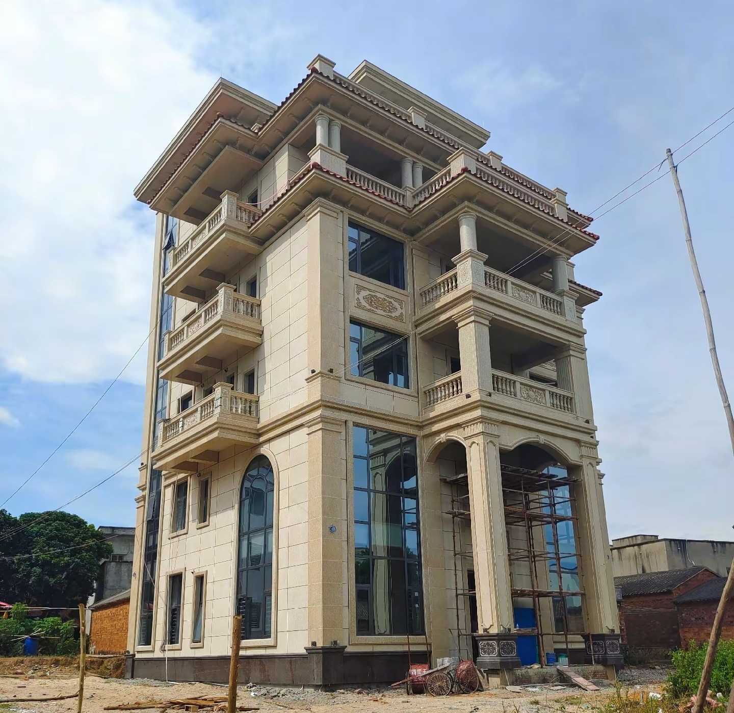 青岛 黄金麻花岗岩石材别墅外墙干挂搭配（雕花栏杆花瓶柱门楼罗马柱）