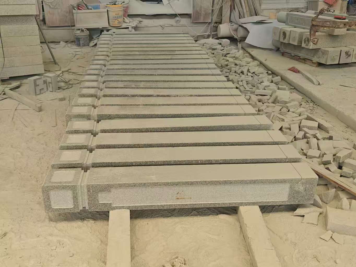 青岛 芝麻白异形加工雕刻-栏杆大柱，方柱