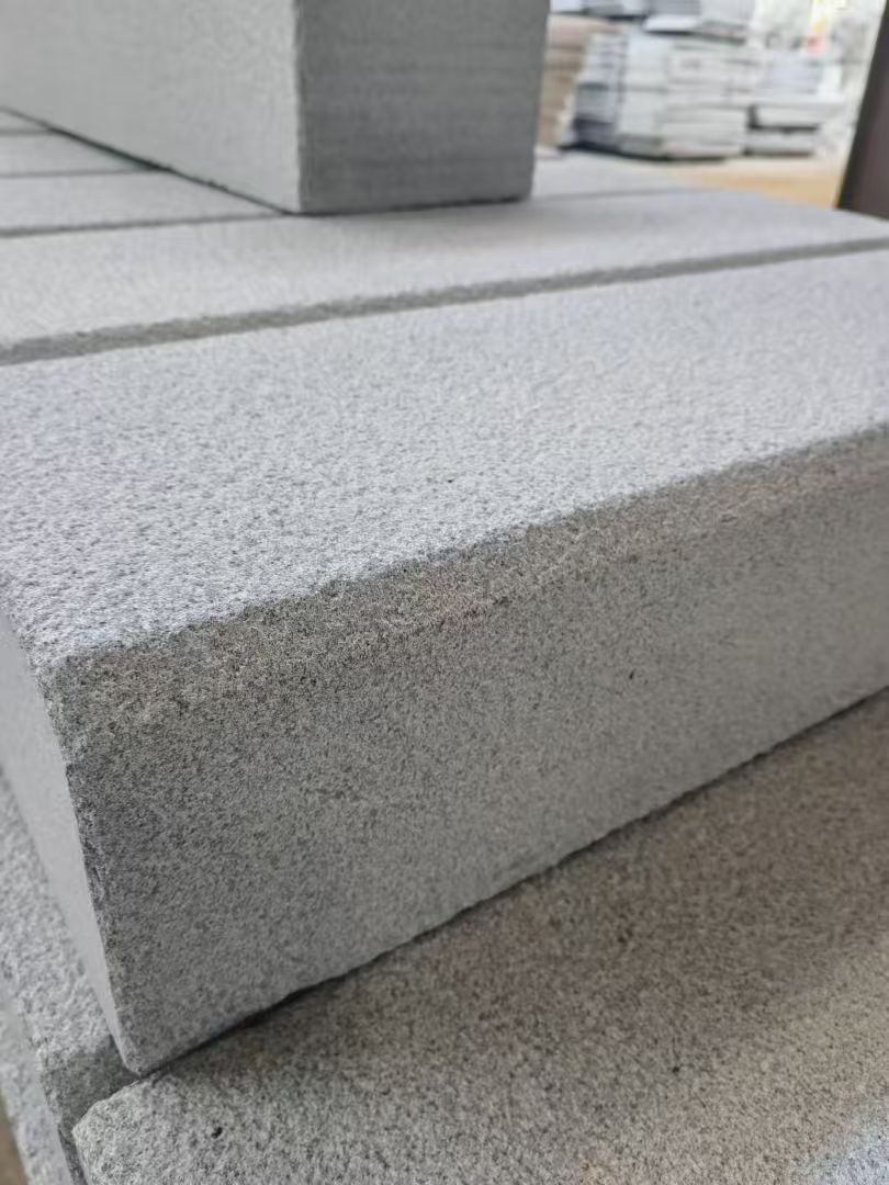 青岛 芝麻灰荔枝面路沿石