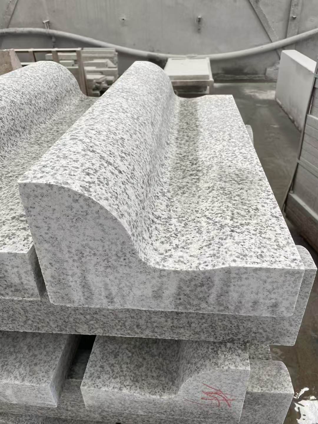 青岛 白麻花岗岩S型路沿石，路侧石，马路牙子等