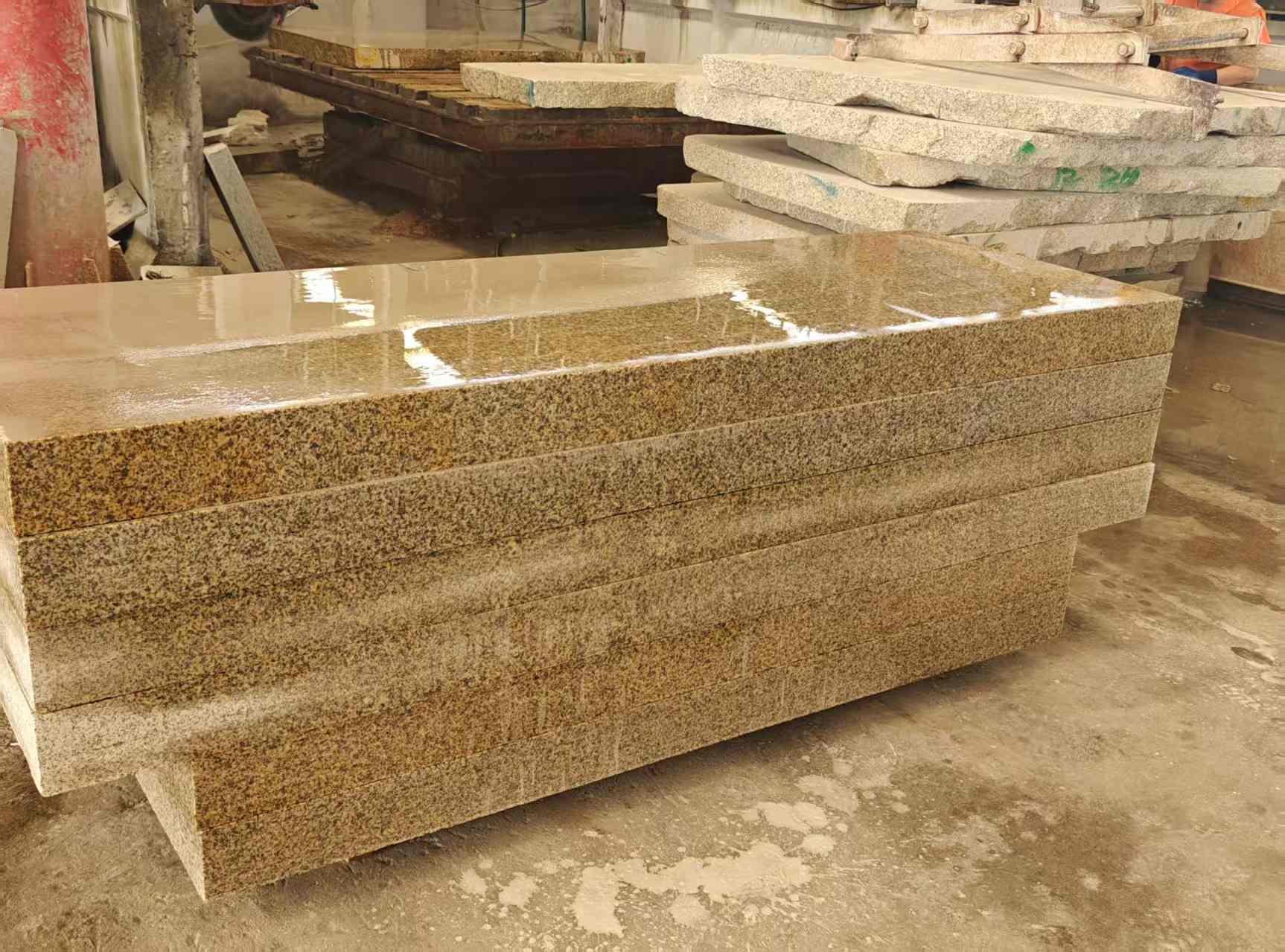 青岛 黄金麻栏杆料半成品加工中