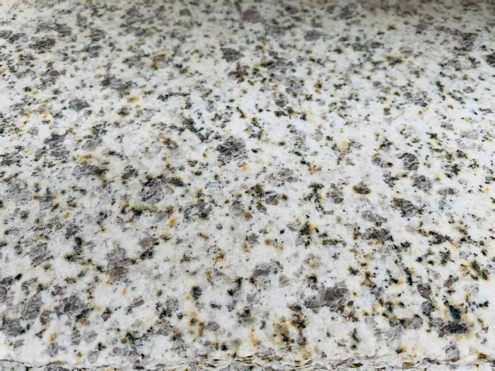 青岛 黄金麻花岗岩石材浅黄光面