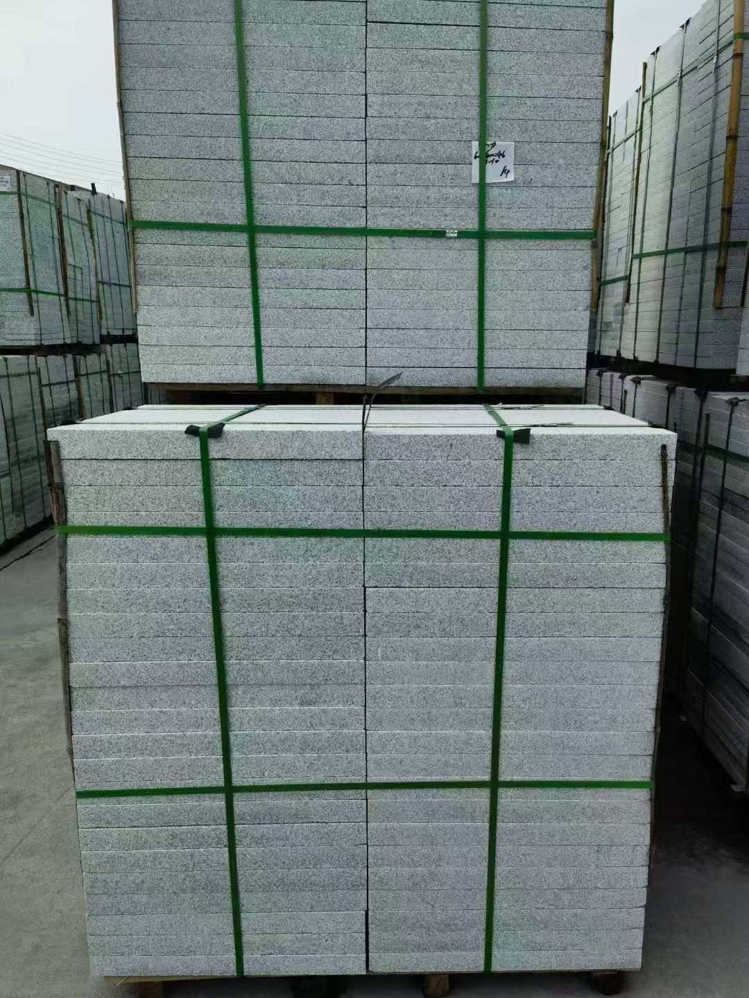 青岛 芝麻白火烧，园林广场市政工程地铺石，1.8~5.0厚均有现货