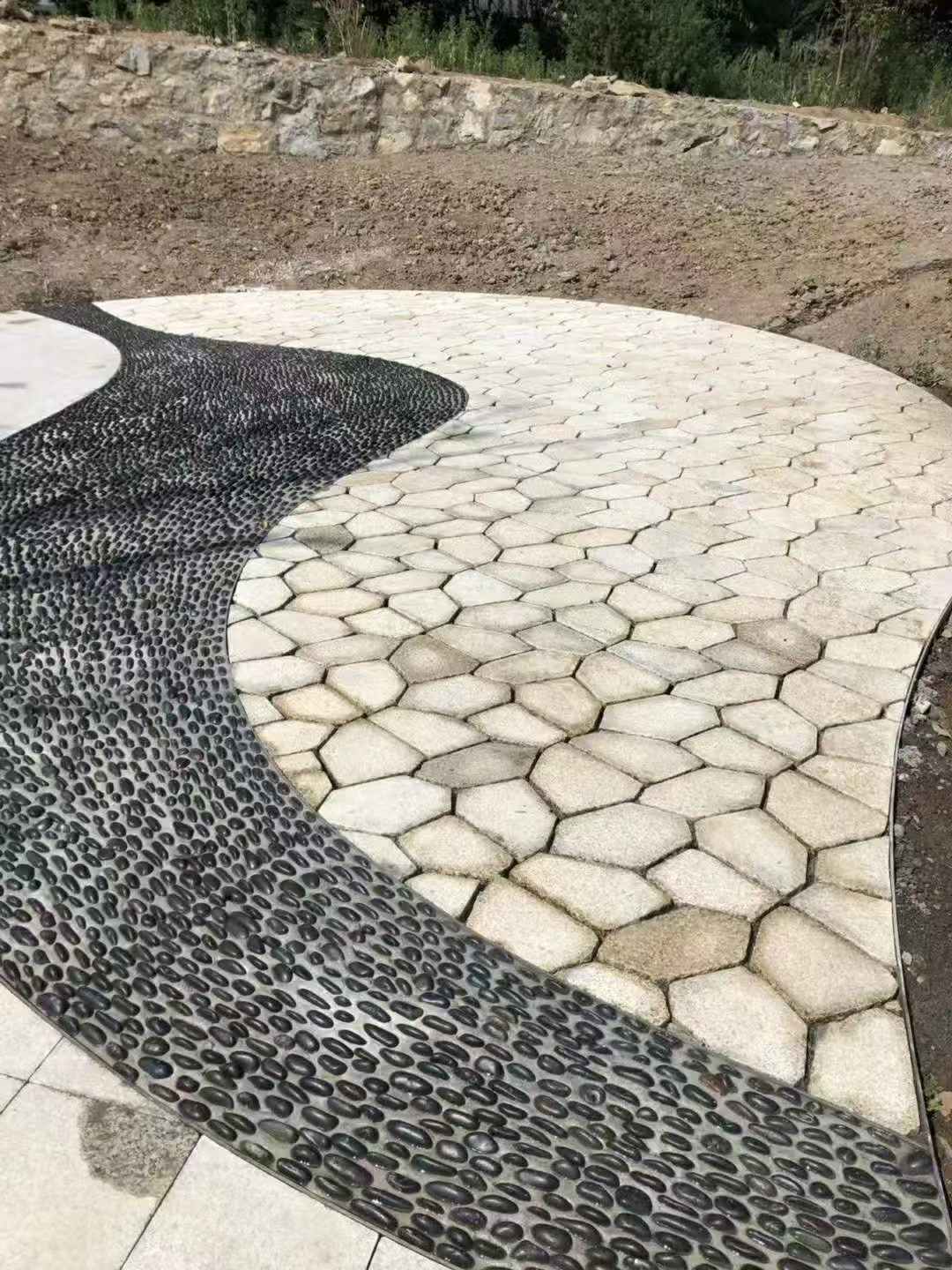 青岛 黄金麻冰裂纹地铺石工地铺装案例