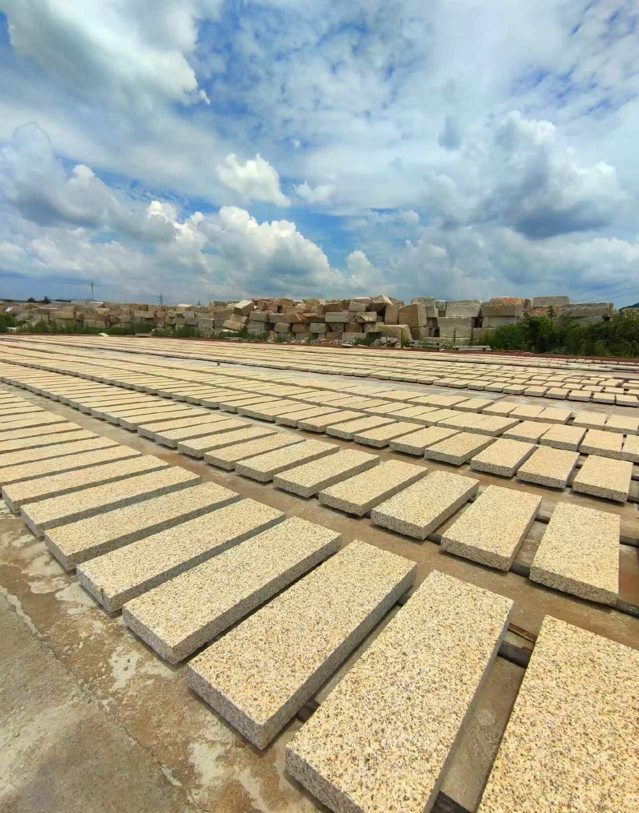 青岛 黄金麻荔枝面花岗岩石材地铺石防护中