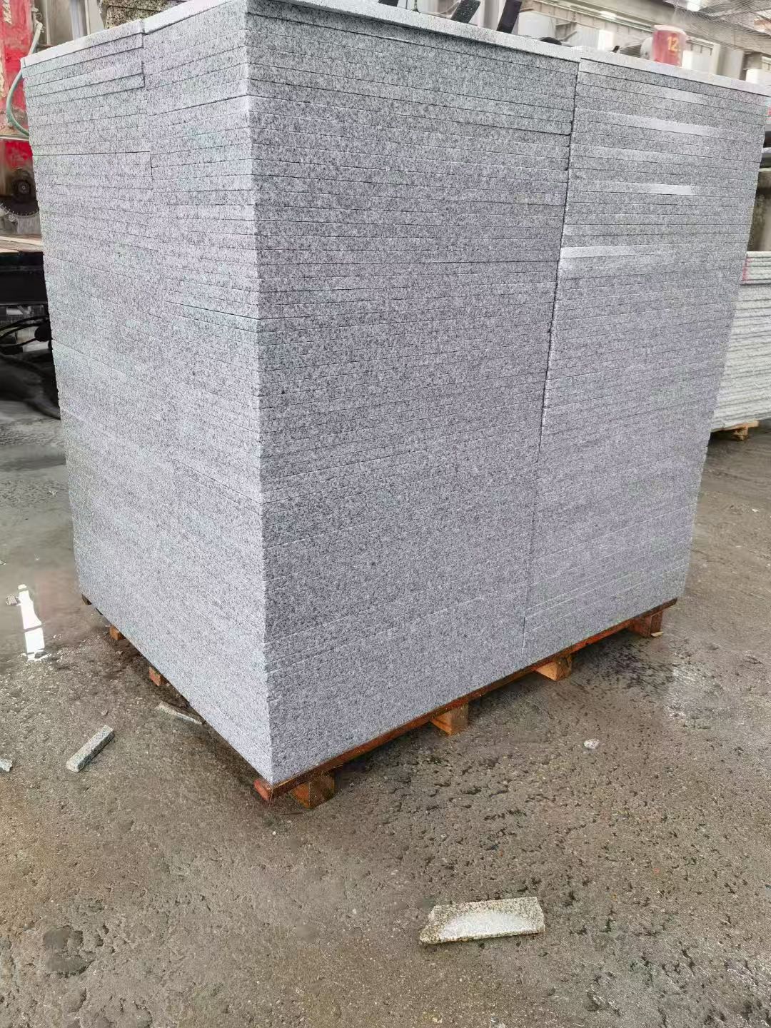 青岛 芝麻白火烧面1.8厚300*600地铺石，尺寸标准，厚薄均匀