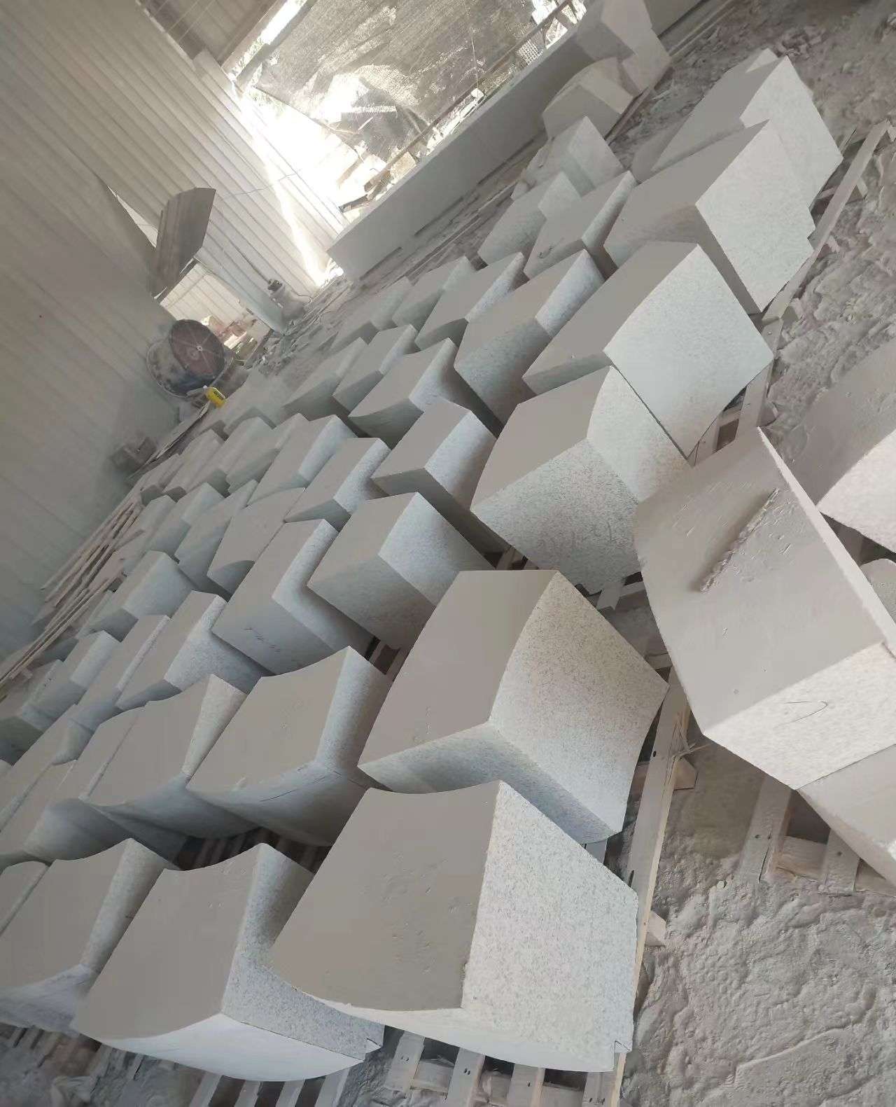 青岛 白麻花岗岩异形坐凳