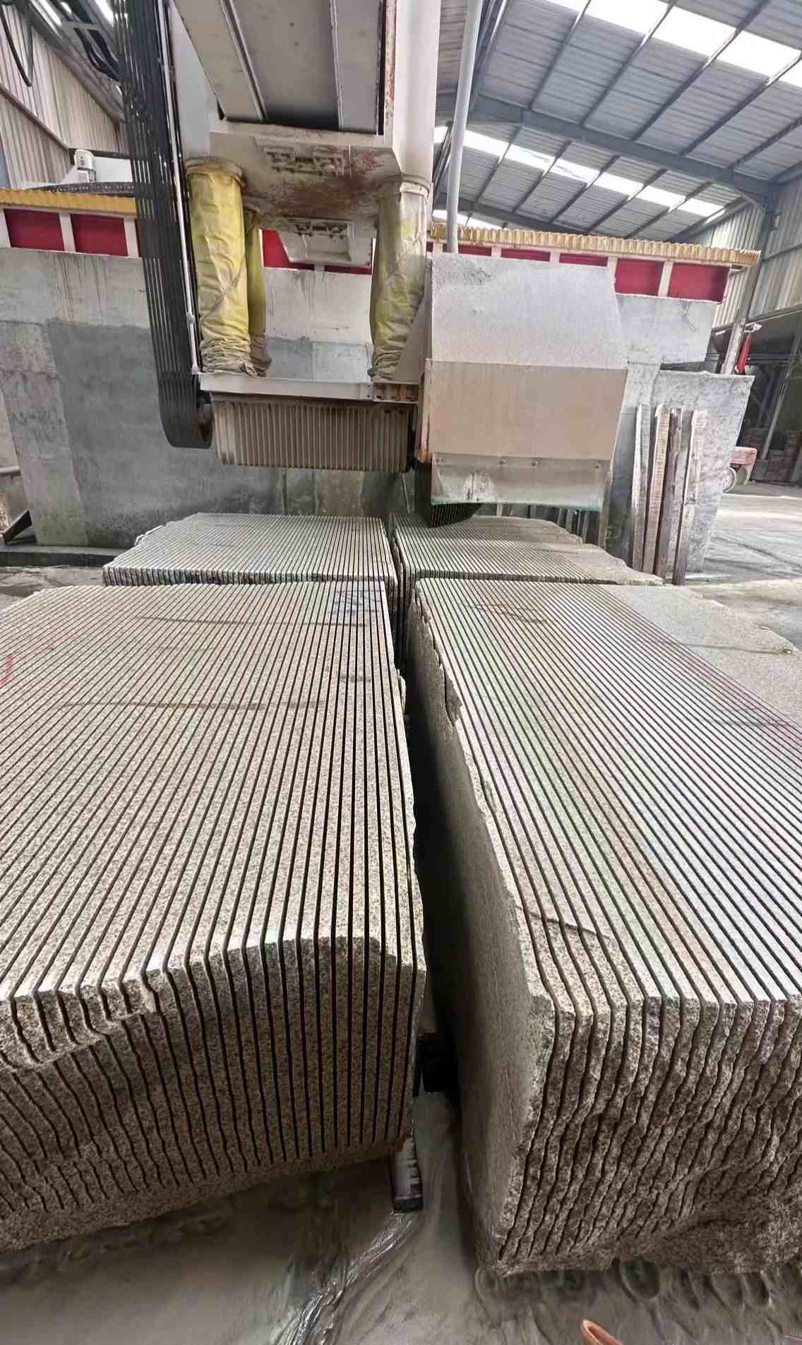 青岛 车间生产日常，黄金麻白麻花岗岩