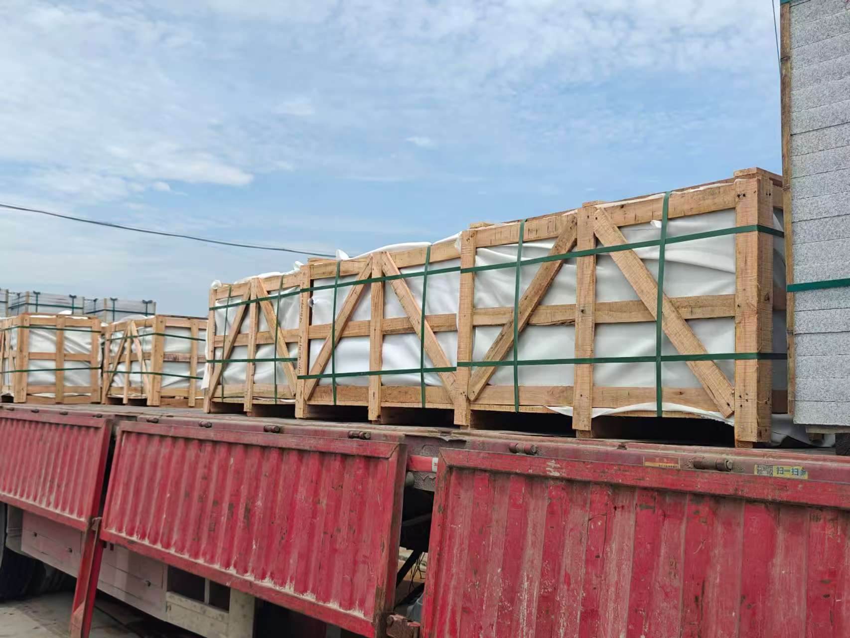 青岛 芝麻白花岗岩地铺石出口专车-泰国游