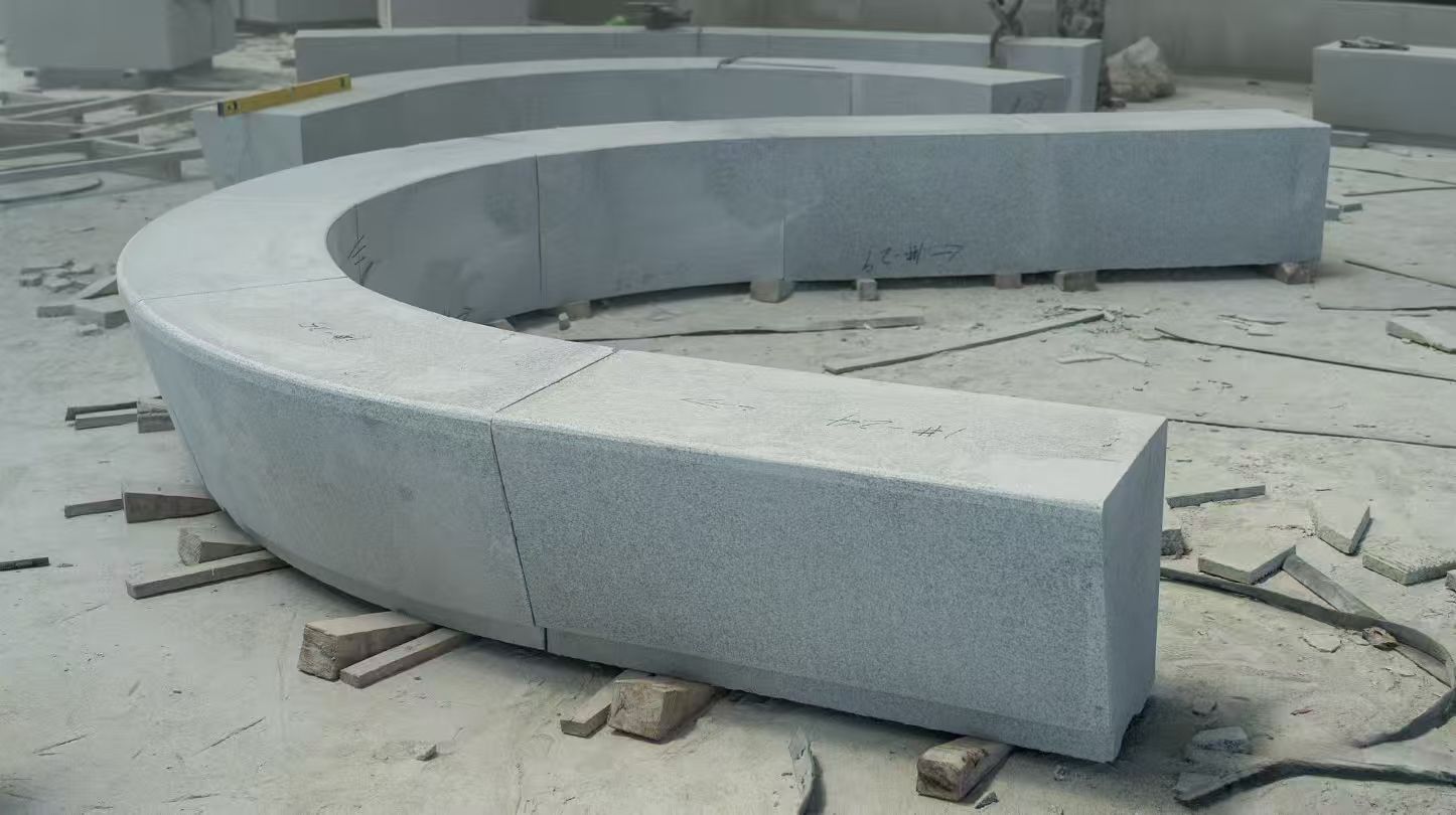 青岛 芝麻白花岗岩光面弧形坐凳
